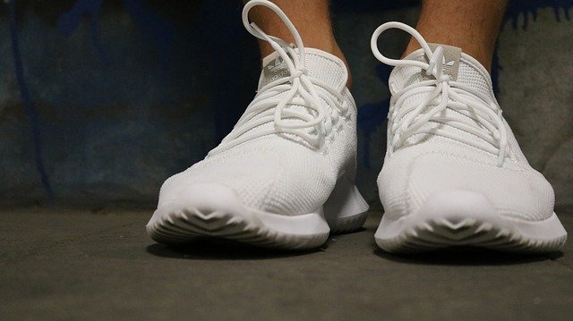 bílé boty